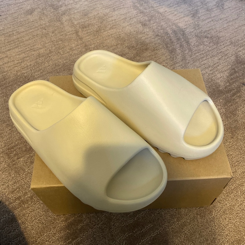 Yeezy Slide Bone- size 10